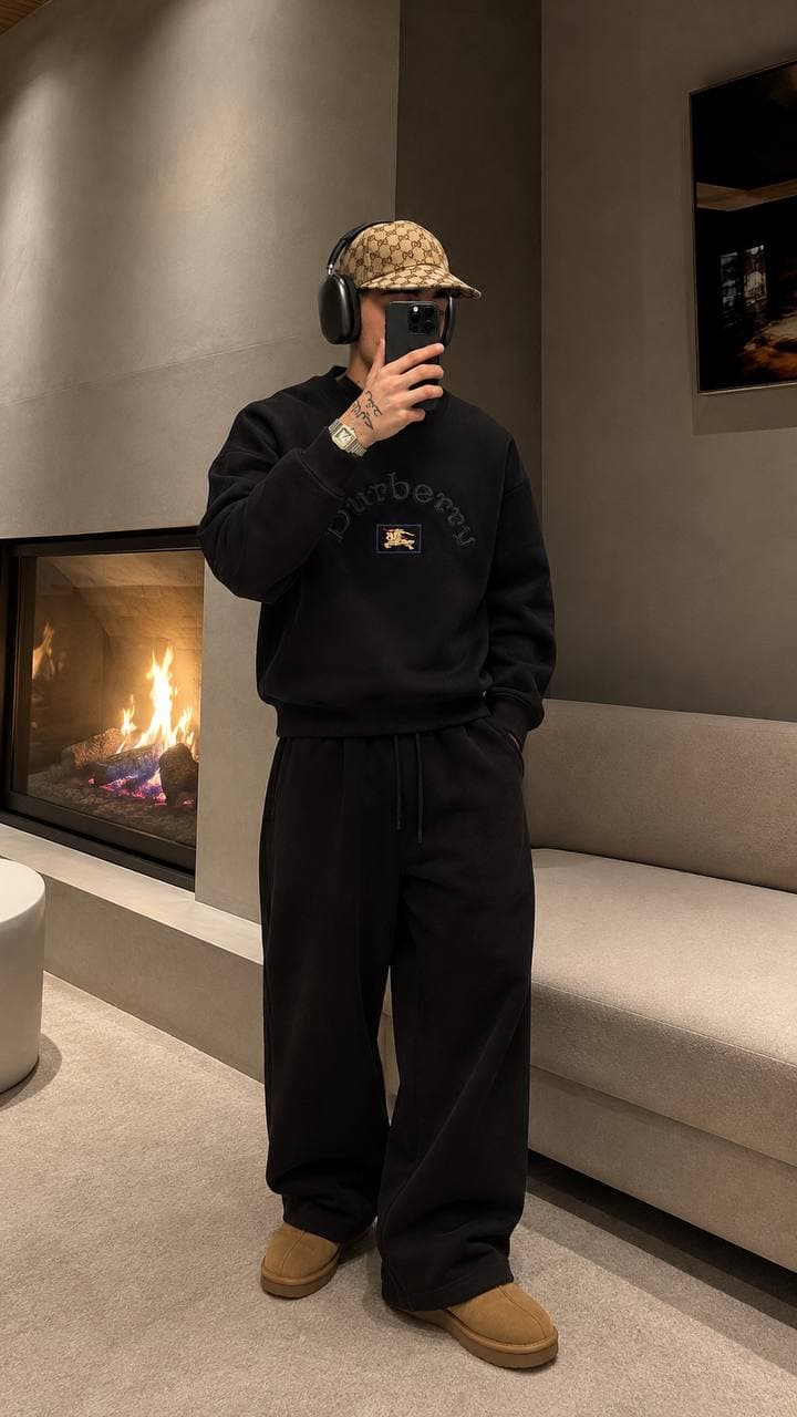 Script Logo Crew Sweatshirt in Black