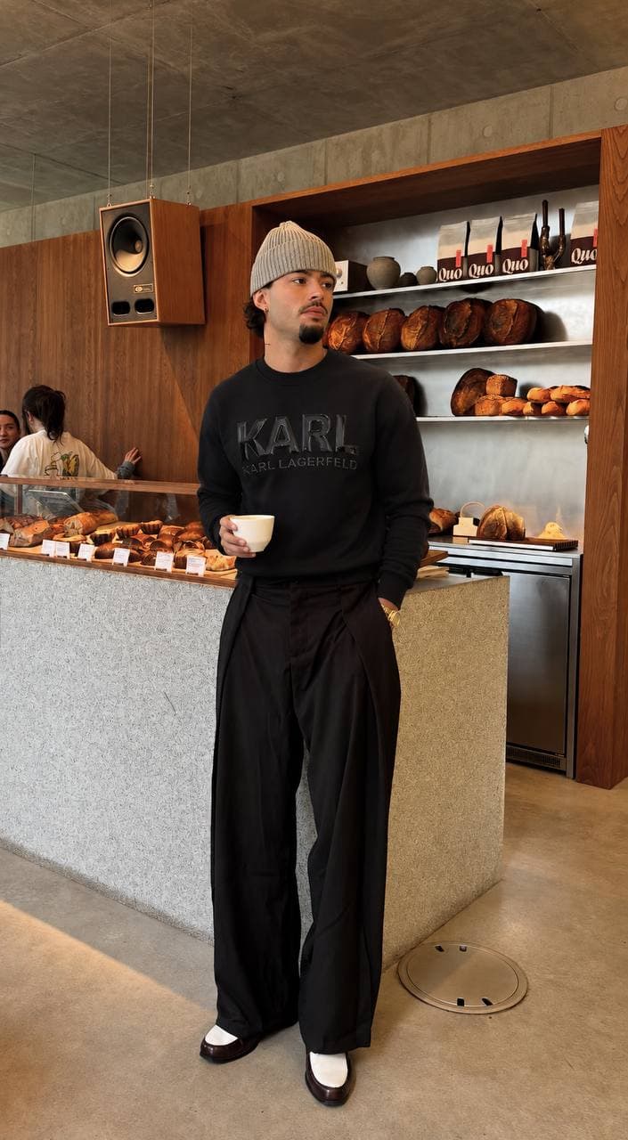 Bold Lettering Crew Sweatshirt in Black