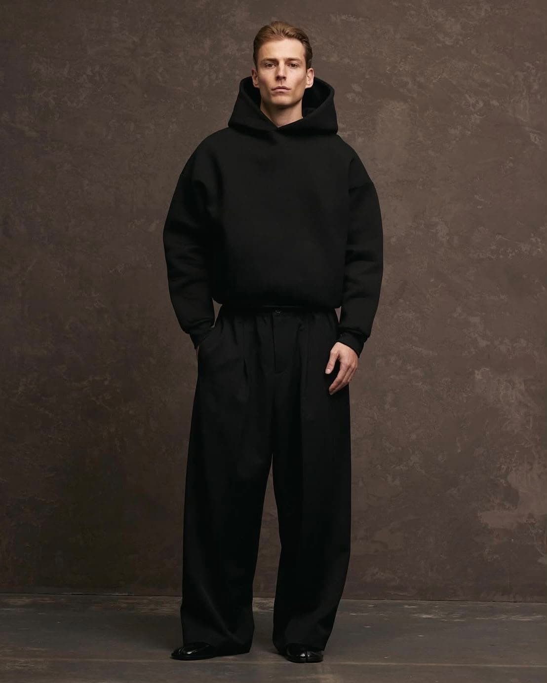 Heavyweight Boxy Hoodie in Black, photo 4